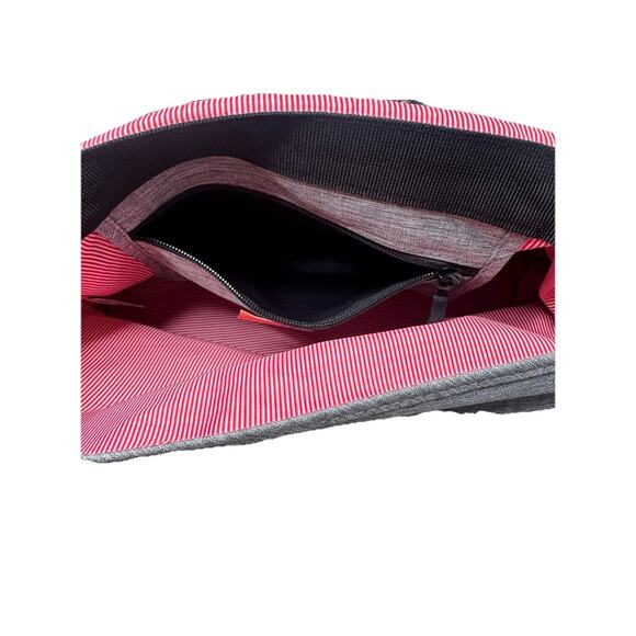 Journeyman Messenger Bag Men's Gray Cell Pocket Flap Closure Shoulder Strap NWT - Picture 6 of 11